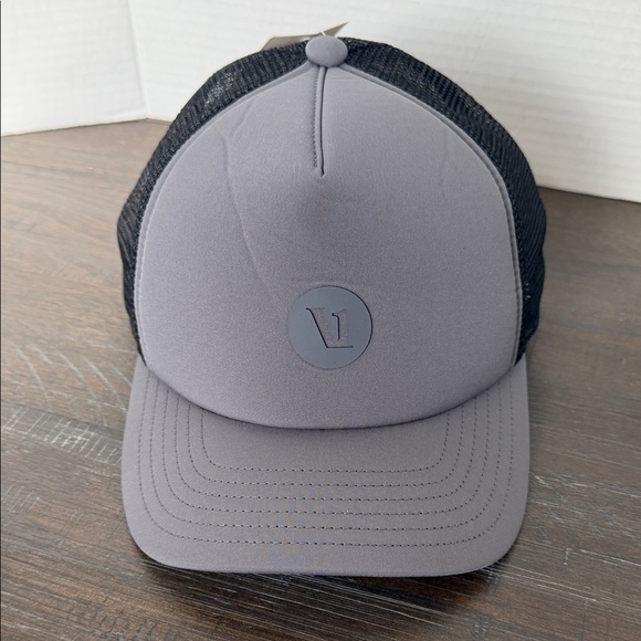 Vuori Accessories - NWT Vuori Unisex Perspectives Foam Trucker Hat in Soft Pewter Snapback Closure